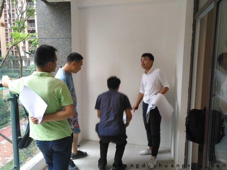 新双城装修开工，设计师现场交底