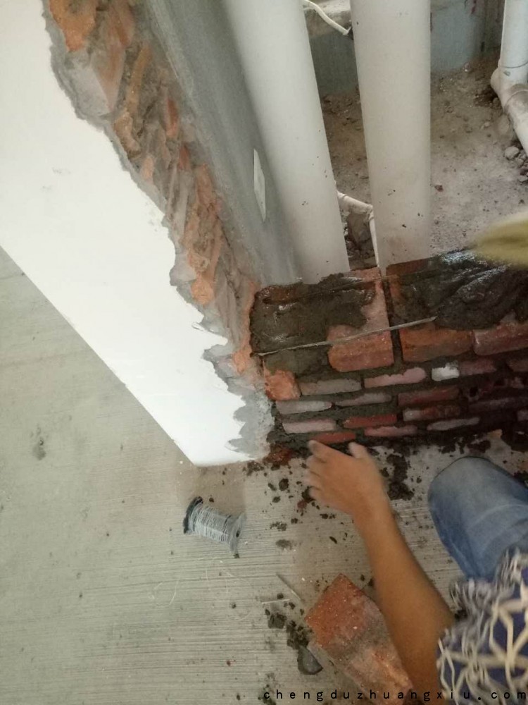 紫御熙庭新建墙体，植筋。